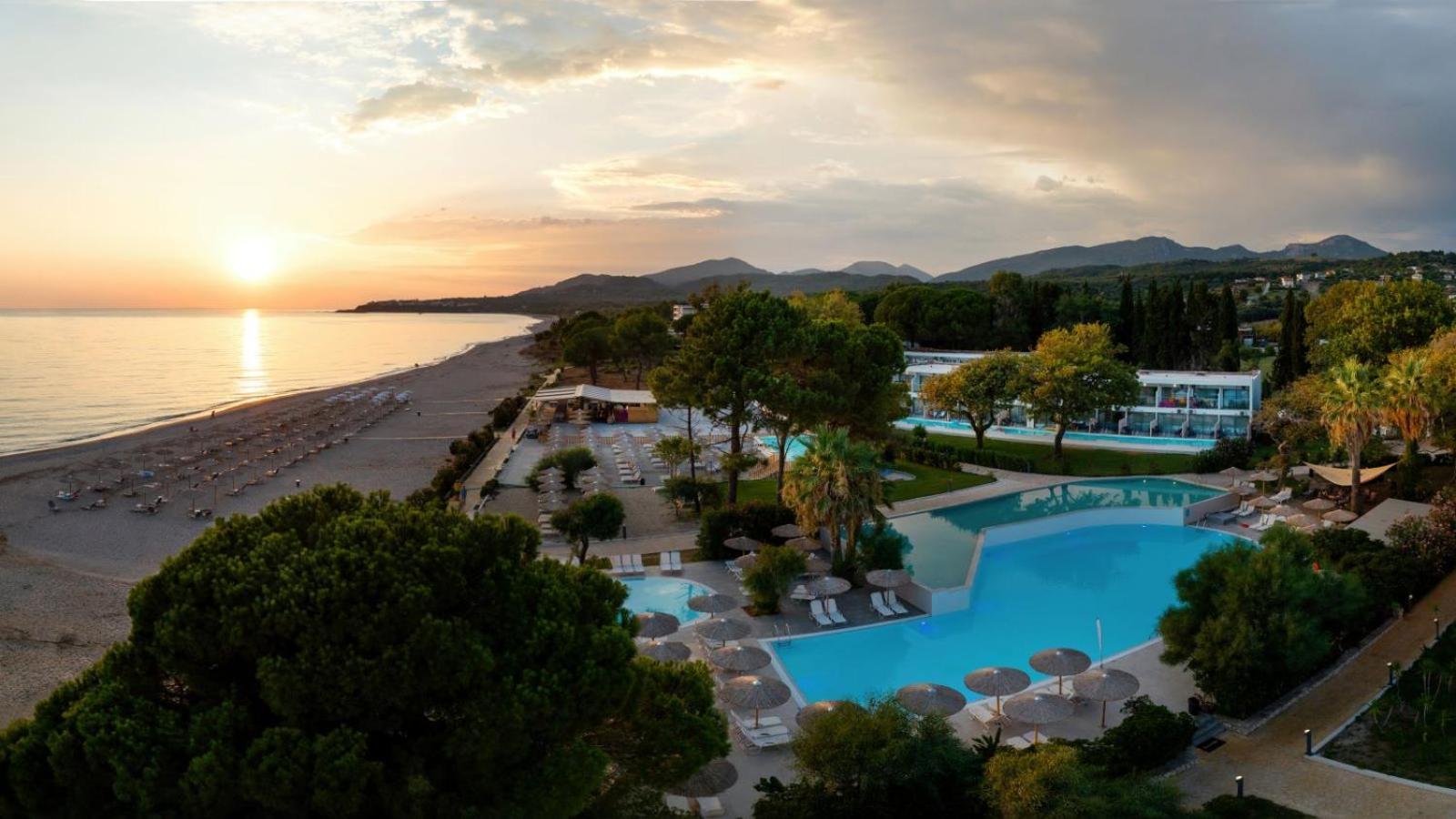 Ninos Grand Beach Resort Kastrosikia Extérieur photo
