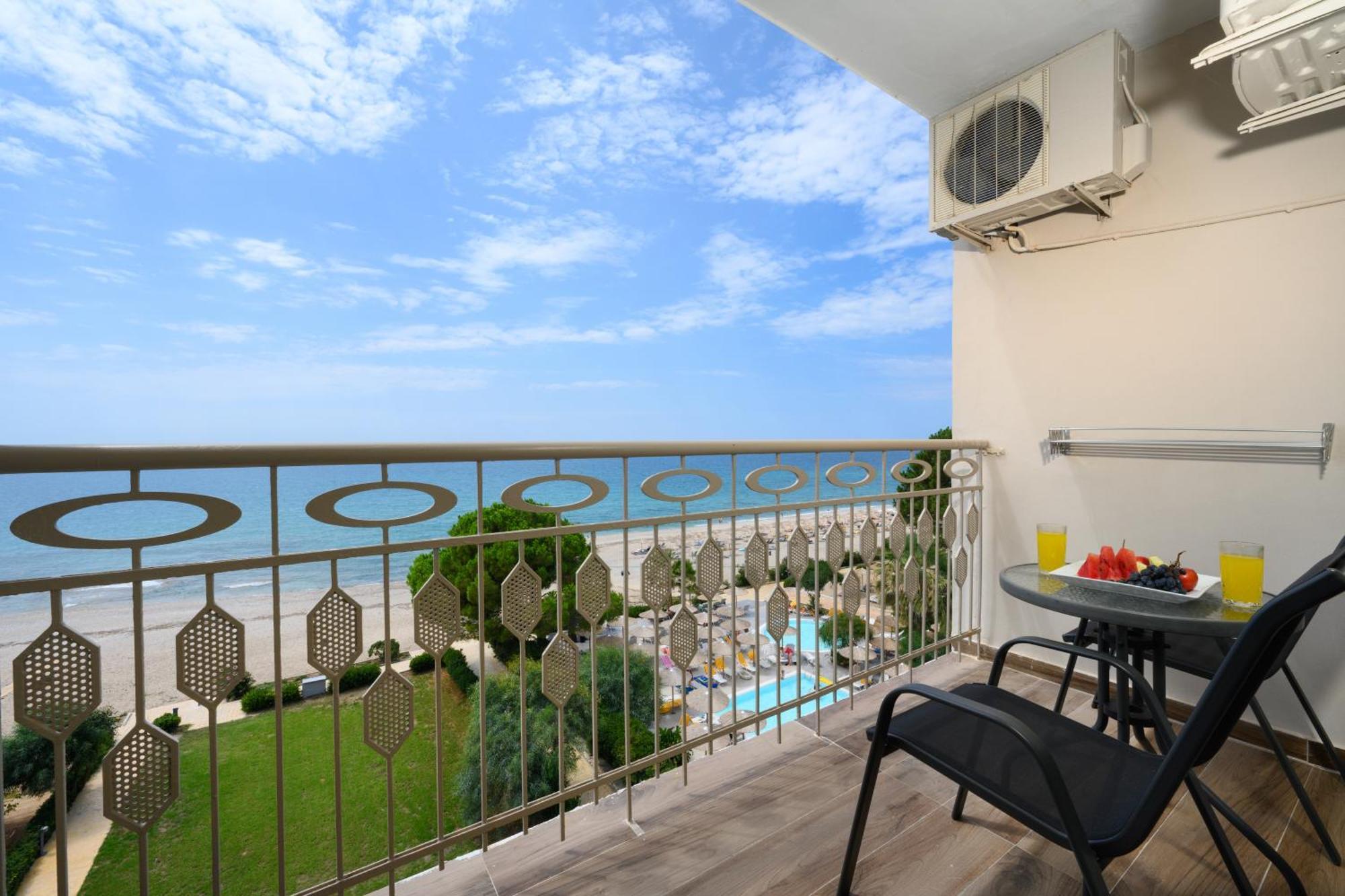Ninos Grand Beach Resort Kastrosikia Extérieur photo